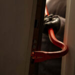 Γαλάτσι:-Πατέρας-με-μωρό-στην-αγκαλιά-ήρθε-αντιμέτωπος-με-διαρρήκτη