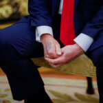 Ερωτήματα-για-την-υγεία-του-Τραμπ-μετά-τα-σημάδια-στο-χέρι-του