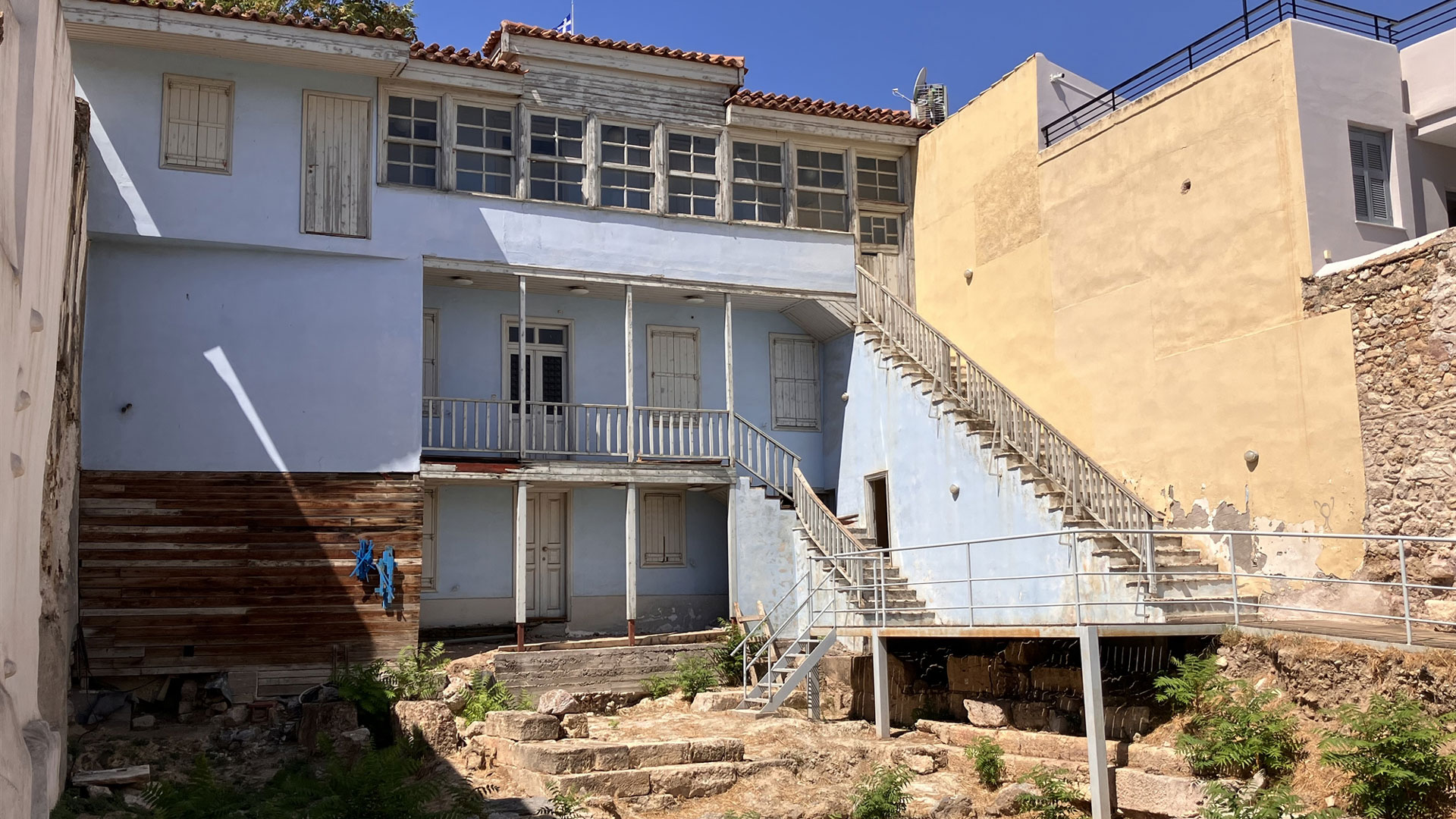 «Παίρνω-το-καπελάκι-μου…»