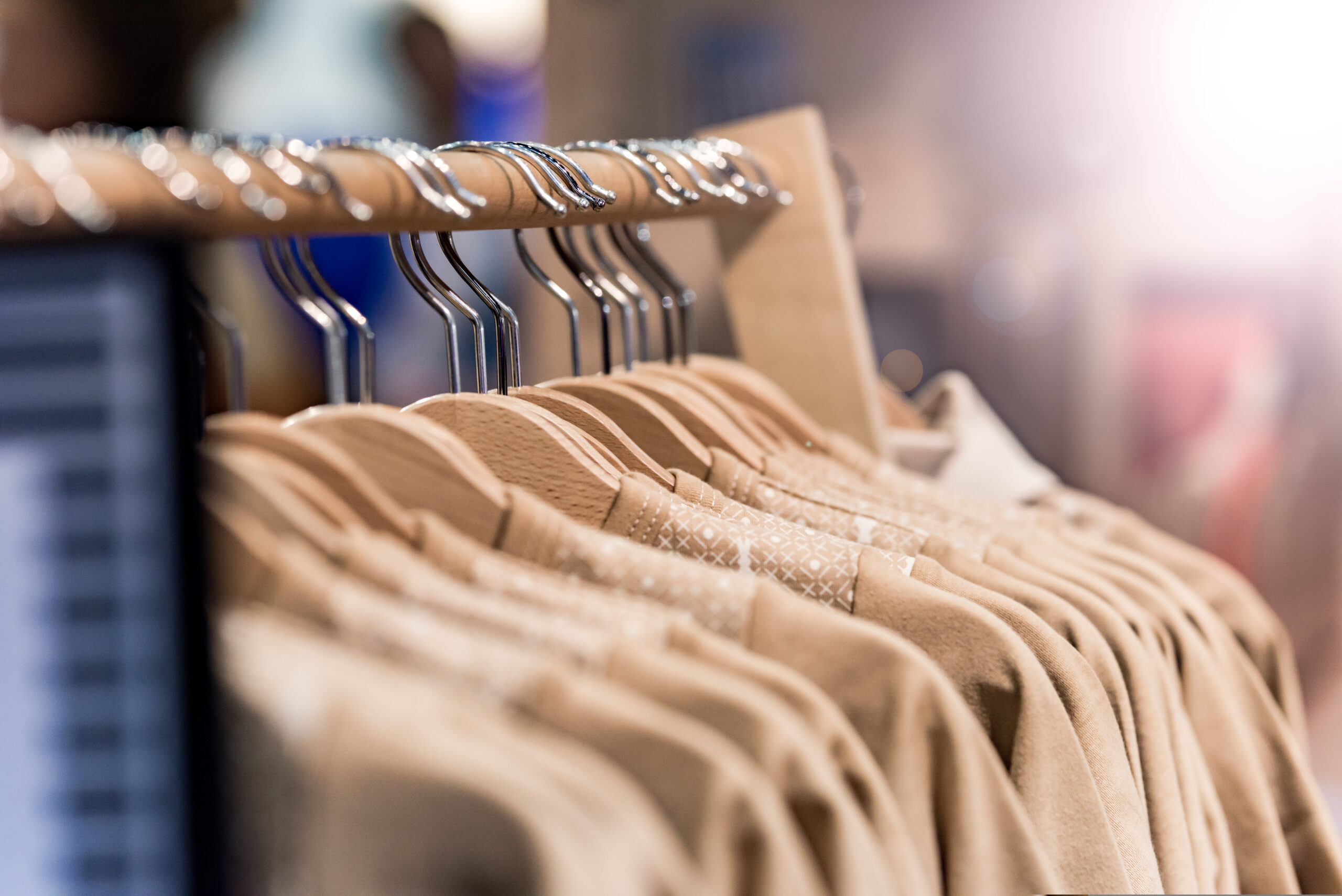 Θεσσαλονίκη:-Κατασχέθηκαν-πάνω-από-4.000-προϊόντα-«μαϊμού»-–-Δύο-συλλήψεις