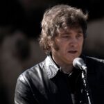 Αργεντινή:-Διαδηλωτές-πέταξαν-πέτρες-και-μπουκάλια-στον-πρόεδρο-Μιλέι