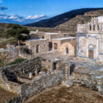 Οι-aponeristas-της-Σικίνου.-Το-επικίνδυνο-καλοκαιρινό-έθιμο-που-έγινε-viral