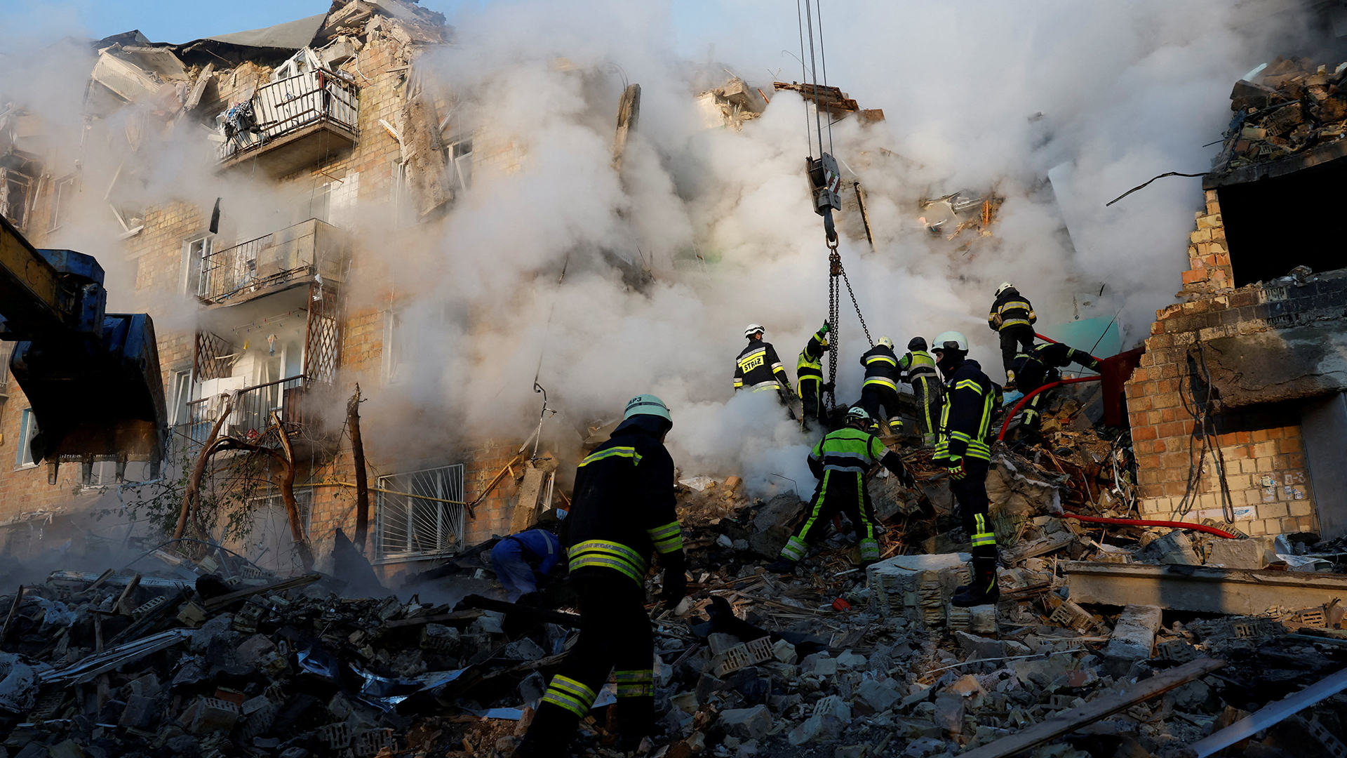 Ουκρανία:-Η-Ρωσία-επιτέθηκε-στο-κτίριο-της-ευρωπαϊκής-αντιπροσωπείας-–-Δέκα-οι-νεκροί-στο-Κίεβο