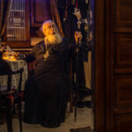 Σόου-χωρίς-ιερά-και-όσια-στη-Μονή-Σινά