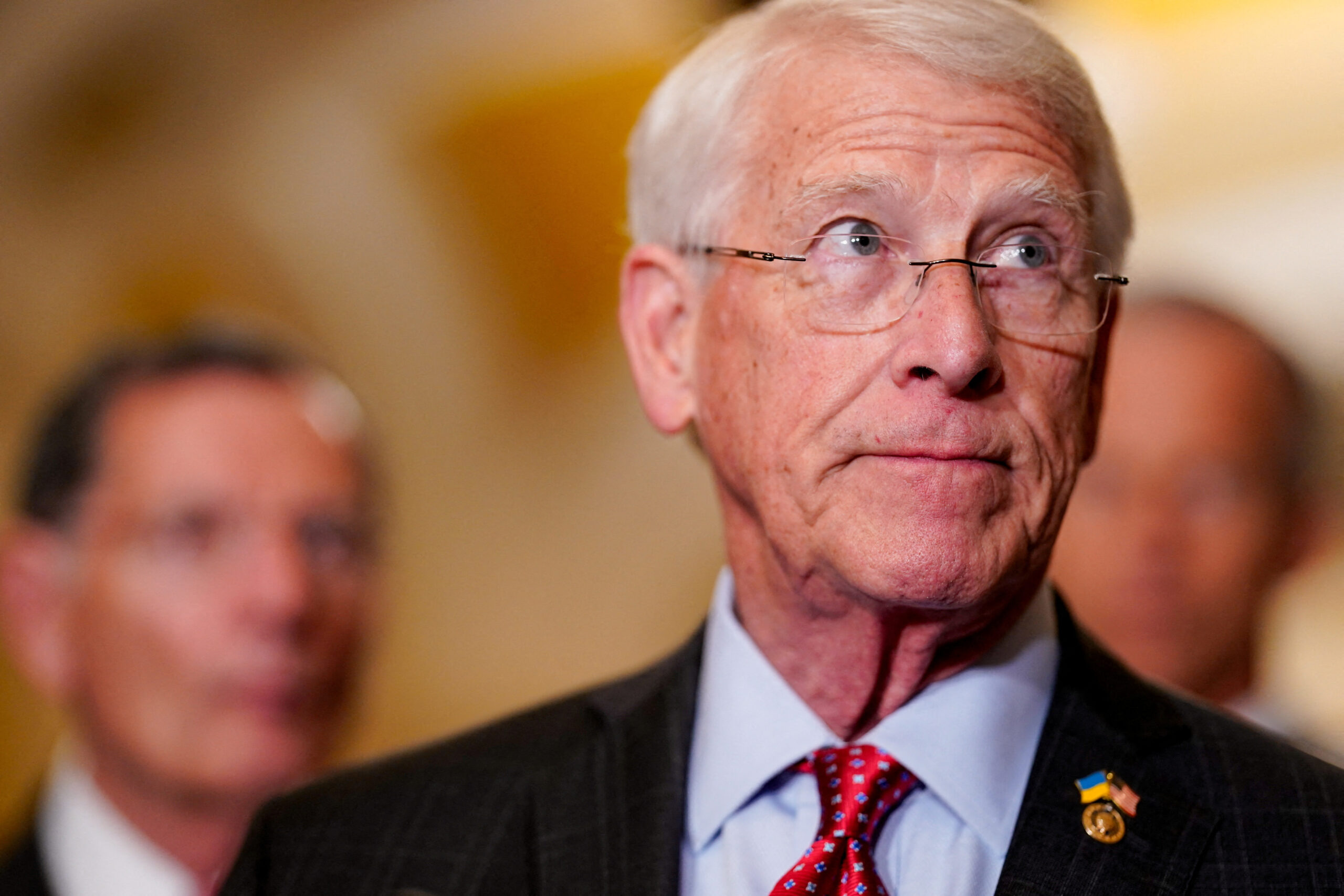 Στην-Ταϊβάν-ο-επικεφαλής-ισχυρής-επιτροπής-της-Γερουσίας-των-ΗΠΑ