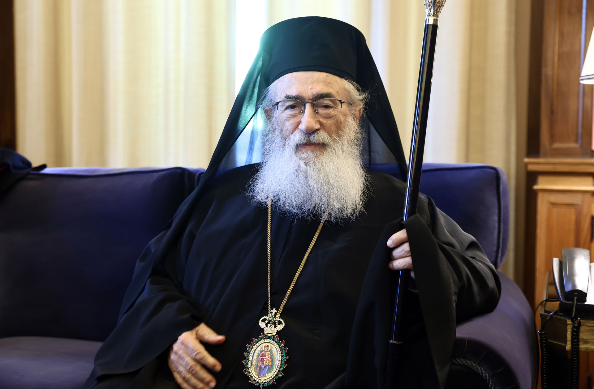 Αρχιεπίσκοπος-Δαμιανός:-Έκκληση-για-φάρμακα-και-τρόφιμα-–-«Είμαστε-ελεύθεροι-πολιορκημένοι»