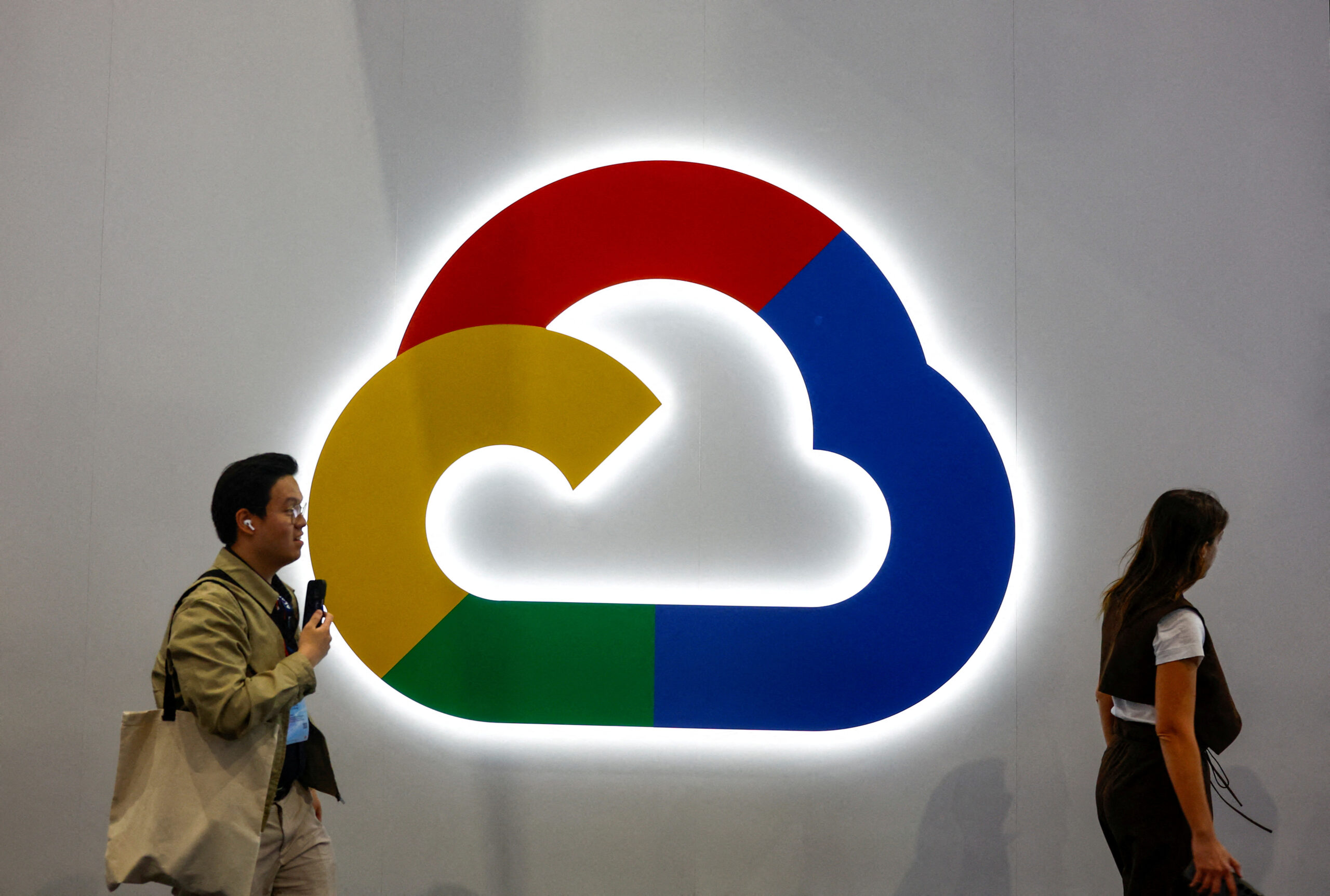 Βρετανία:-Σύμβαση-400-εκατ.-λιρών-με-την-google-cloud-για-την-Αμυνα-πριν-από-την-επίσκεψη-Τραμπ