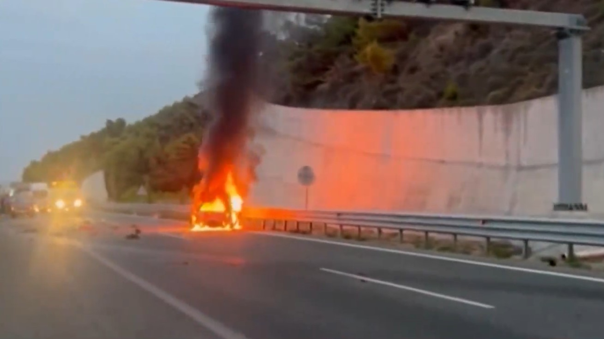Τροχαίο-στην-Ολυμπία-Οδό:-«Οι-οδηγοί-έκαναν-νόημα-στην-70χρονη-ότι-πάει-ανάποδα,-αλλά-δεν-κατάλαβε»