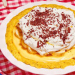 banana-cream-pie:-τάρτα-με-κρέμα,-μπανάνες-και-βαση-γκοφρέτας