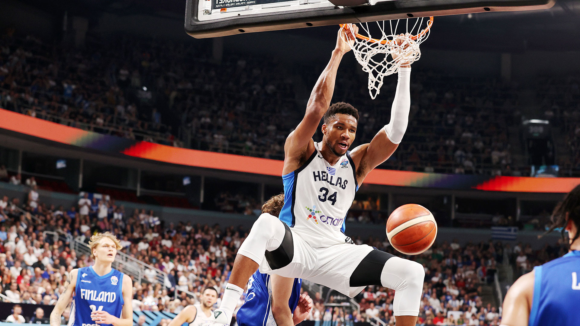 Ευρωμπάσκετ:-Ο-ύμνος-της-fiba-στον-Γιάννη-Αντετοκούνμπο-(βίντεο)