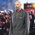 Κίτρινο-άστρο-στο-πέτο-του-Λάνθιμου