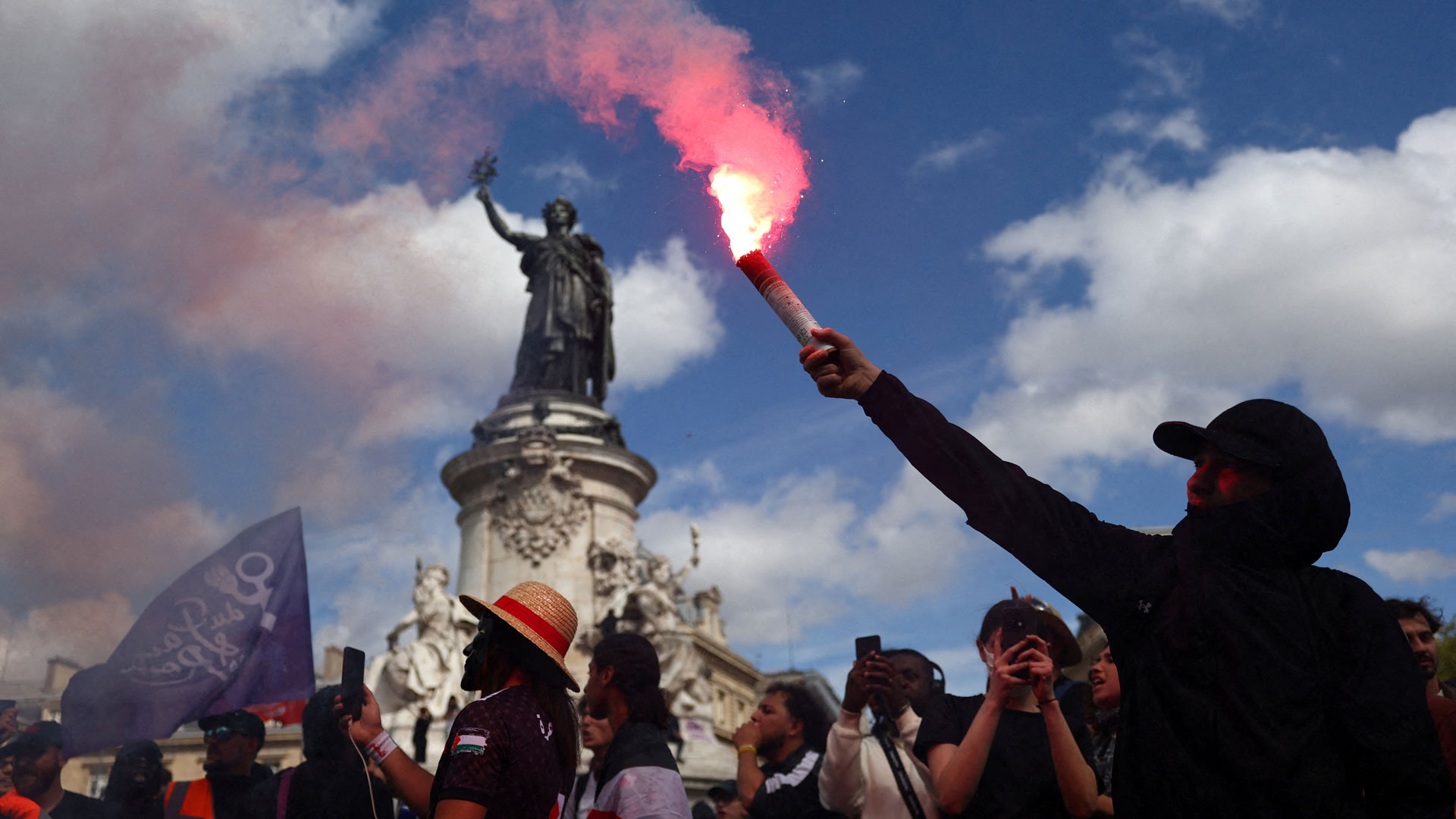 Γαλλία:-Σε-απεργιακό-κλοιό-αύριο-η-χώρα-–-80.000-αστυνομικοί-στους-δρόμους