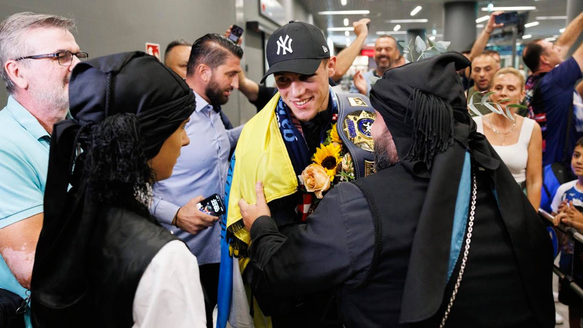 Κουγιουμτσίδης:-Με-ποντιακές-λύρες-και-νταούλια-υποδέχτηκαν-τον-παγκόσμιο-πρωταθλητή