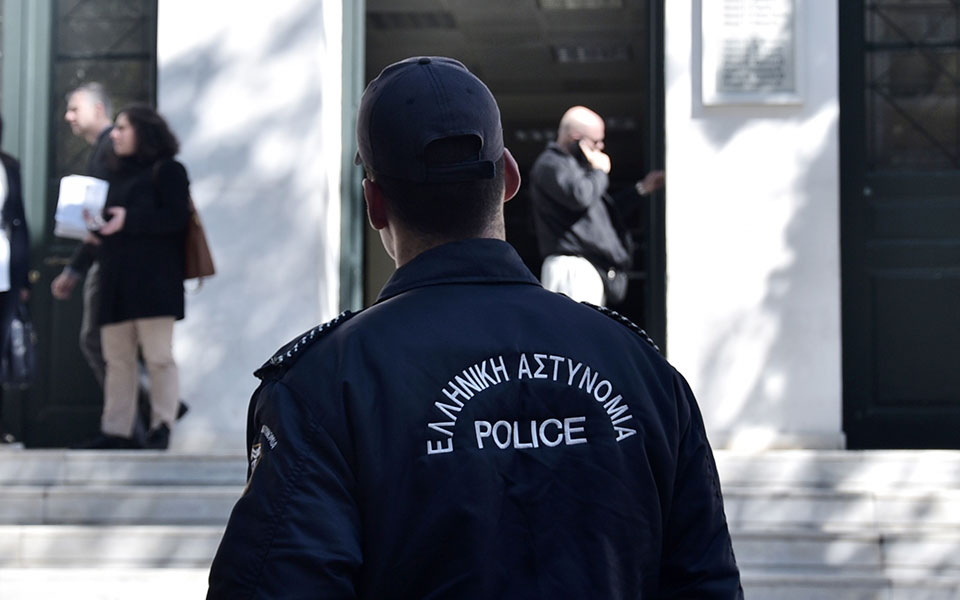 Πειραιάς:-Κρατούμενος-βρέθηκε-απαγχονισμένος-στο-ΑΤ.-Δημοτικού-Θεάτρου