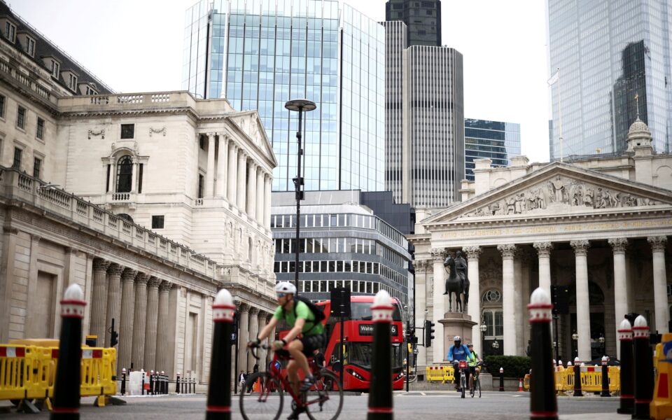 Μπαράζ-επενδύσεων-από-αμερικανικές-εταιρείες-στη-Βρετανία