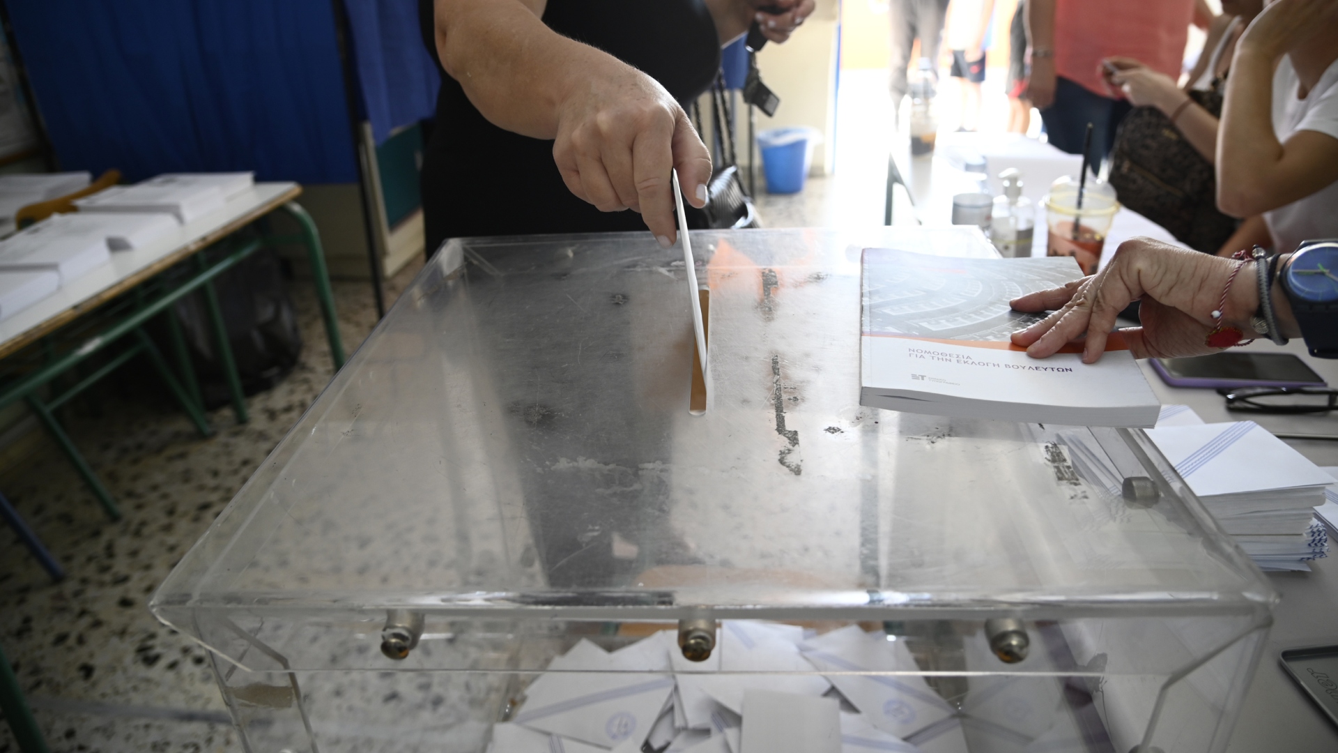 Δημοσκόπηση-mrb:-Νούμερο-ένα-πρόβλημα-η-ακρίβεια-–-Πώς-κρίνουν-οι-πολίτες-την-ίδρυση-νέων-κομμάτων