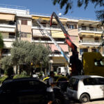 Γλυφάδα:-Γερανός-έπεσε-σε-καφετέρια-–-Διακόπηκε-η-κυκλοφορία