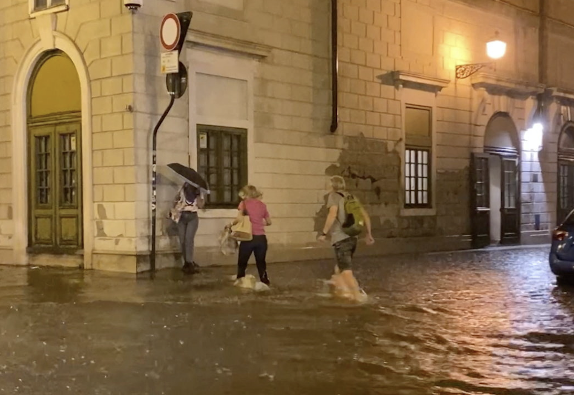 Ιταλία:-Συνεχίζεται-το-κύμα-κακοκαιρίας-–-Πλημμύρες-σε-πολλές-περιοχές