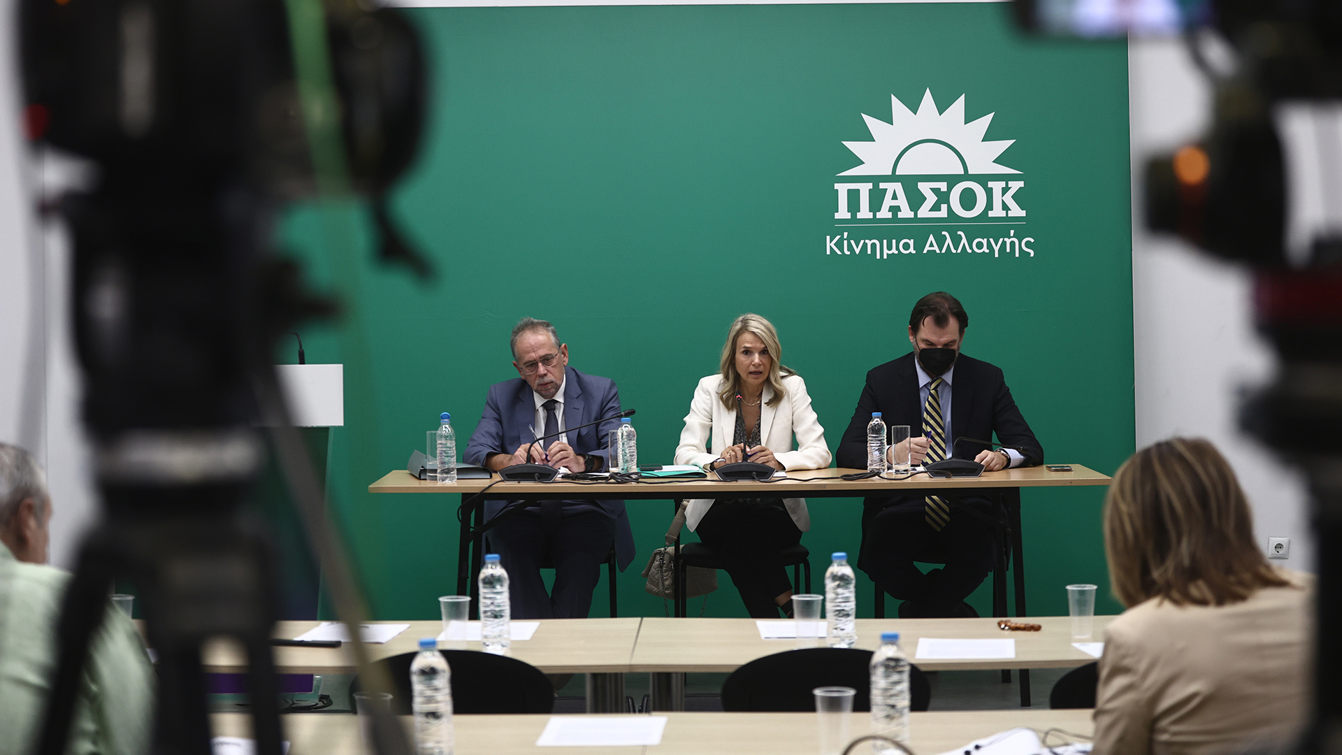 ΠΑΣΟΚ:-Τέσσερις-άξονες-για-την-αντιμετώπιση-του-ιδιωτικού-χρέους