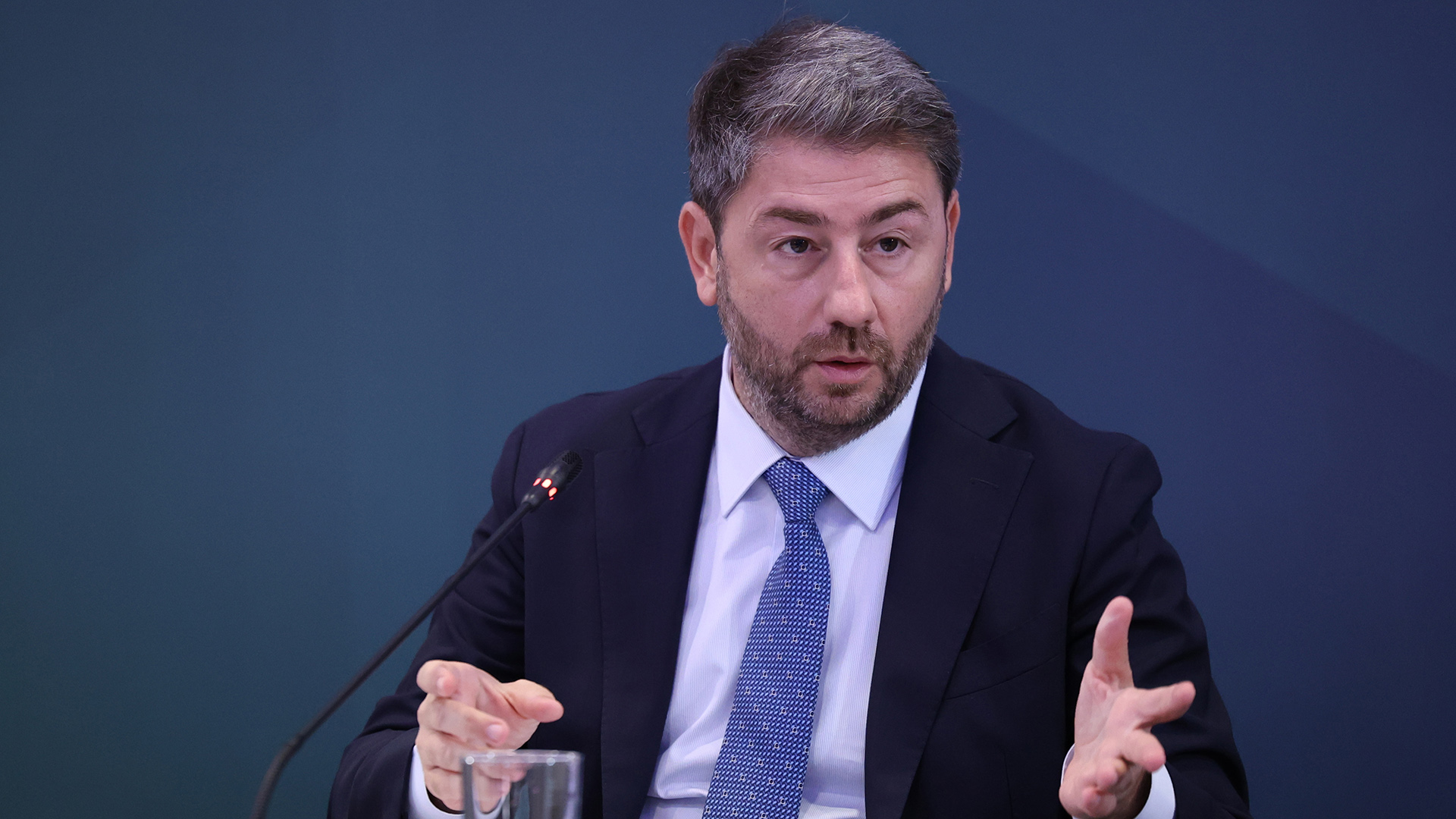 Ανδρουλάκης:-Αν-το-μέλλον-είναι-Μητσοτάκης-ή-Τσίπρας,-«ζήτω-που-καήκαμε»