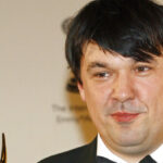 Βρετανία:-Ο-δημιουργός-του-father-ted-«συνελήφθη-για-αναρτήσεις-στο-Χ»