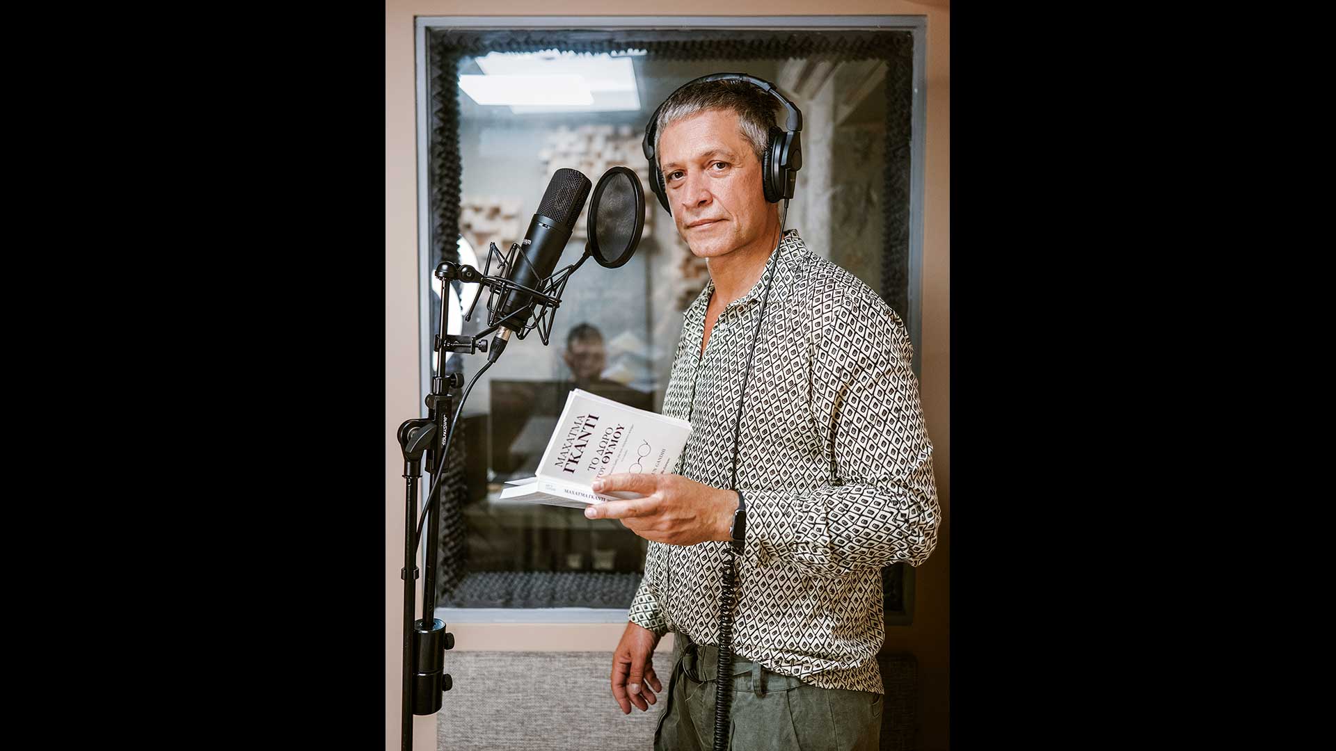 Ηχογραφώντας-audiobooks-με-τον-Αιμίλιο-Χειλάκη