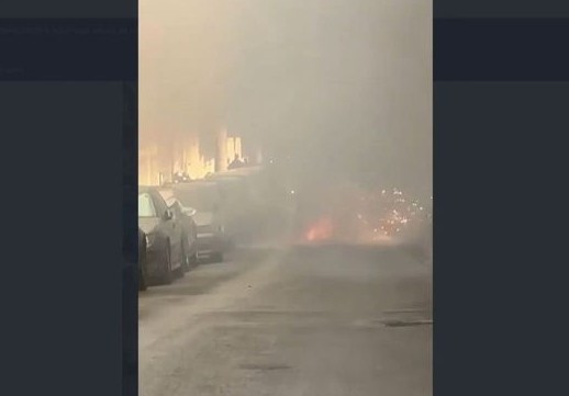 Πειραιάς:-Αυτοκίνητο-τυλίχθηκε-στις-φλόγες-–-Πρόλαβε-και-βγήκε-η-οδηγός