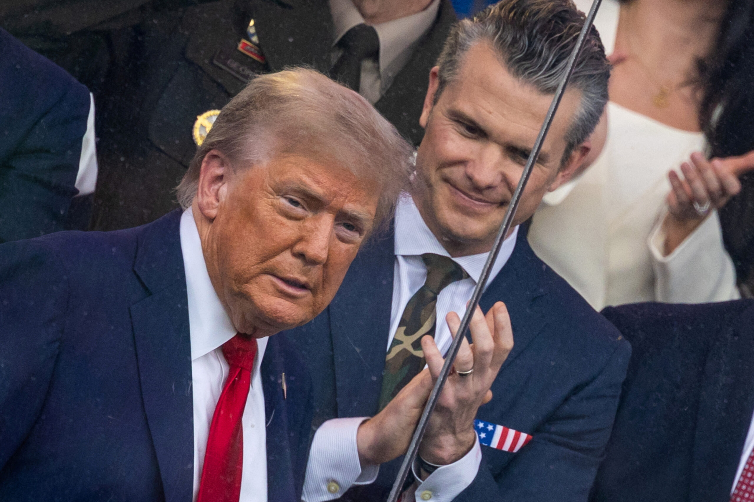 Ο-Τραμπ-μετονομάζει-το-υπουργείο-aμυνας-σε-υπουργείο-Πολέμου