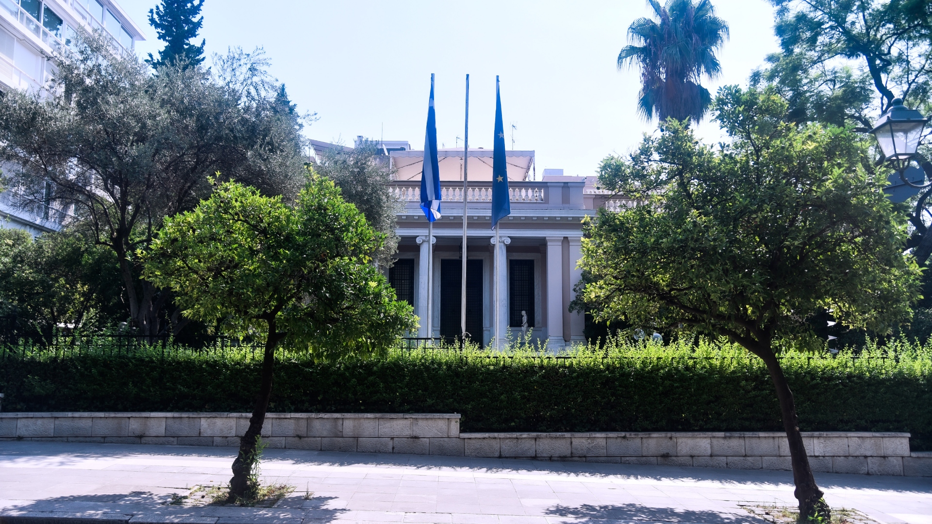 Κυβερνητικές-πηγές-κατά-Τσίπρα:-«Το-ποτάμι-δεν-γυρίζει-πίσω,-η-χώρα-πηγαίνει-μπροστά»