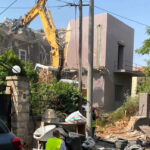 Κηφισιά:-Ολημερίς-το-κατεδάφιζαν…