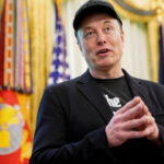 Η-tesla-θέλει-να-κάνει-τον-Ελον-Μασκ-τρισεκατομμυριούχο