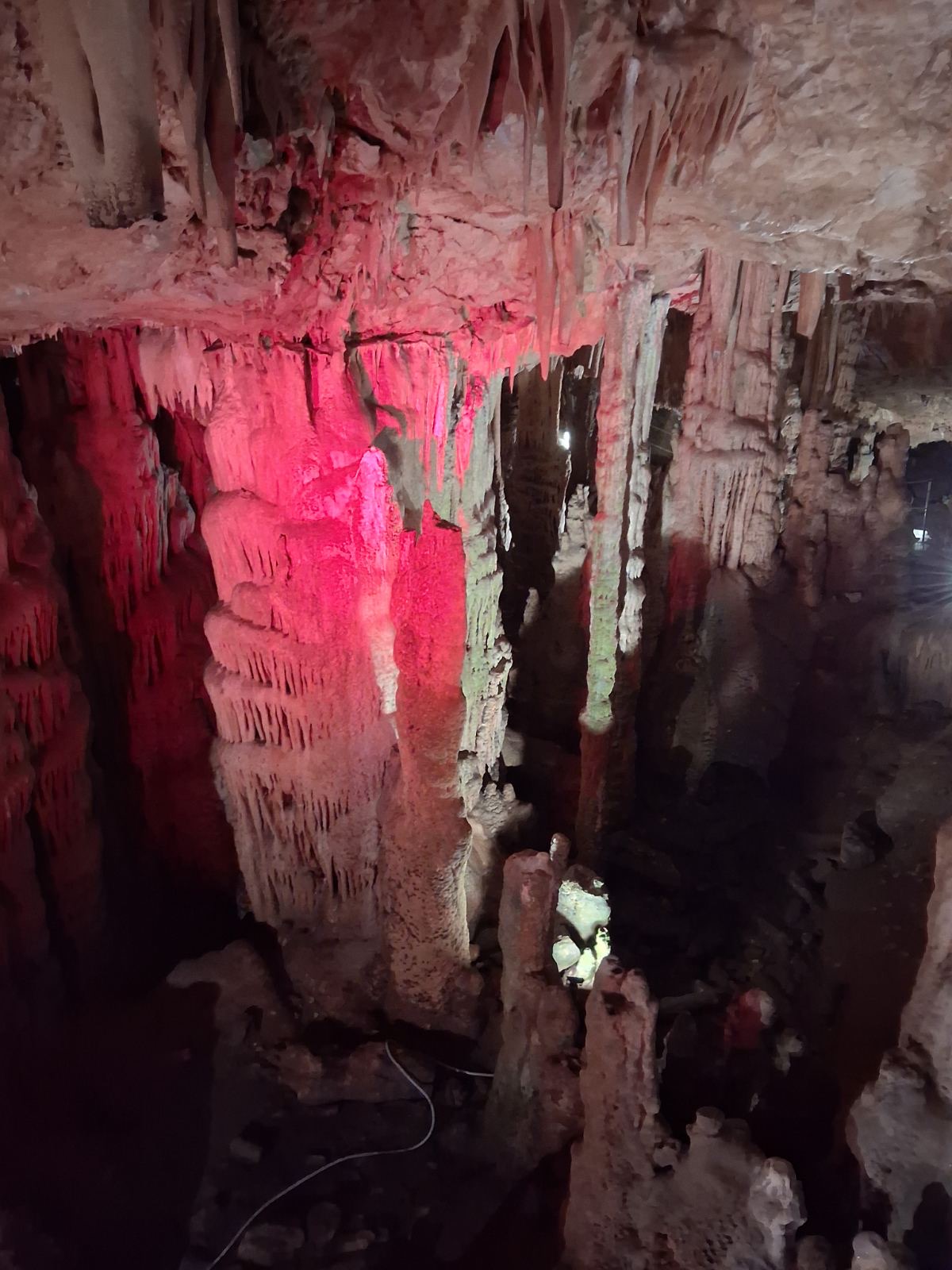 Σφενδόνη:-Στα-άδυτα-του-μεγαλύτερου-επισκέψιμου-σπηλαίου-της-Κρήτης