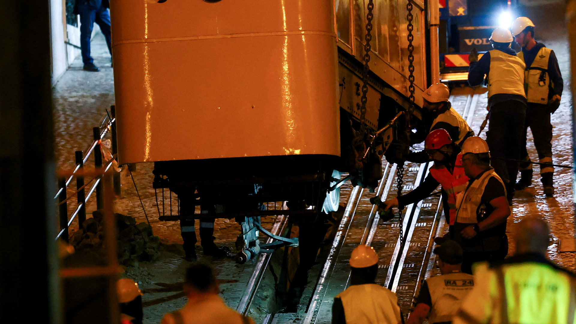 Τραγωδία-στη-Λισσαβώνα:-Σπασμένο-καλώδιο-η-αιτία-για-το-δυστύχημα-με-το-τελεφερίκ