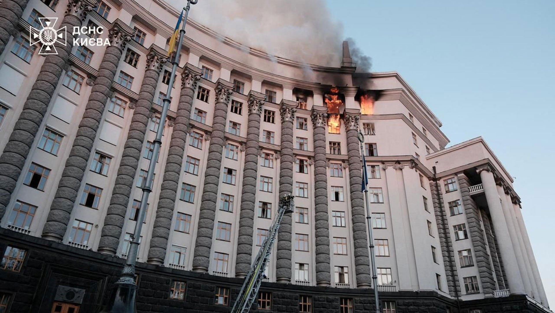 Ουκρανία:-Η-μεγαλύτερη-αεροπορική-επίθεση-της-Ρωσίας-από-το-2022-–-Στις-φλόγες-κυβερνητικό-κτήριο