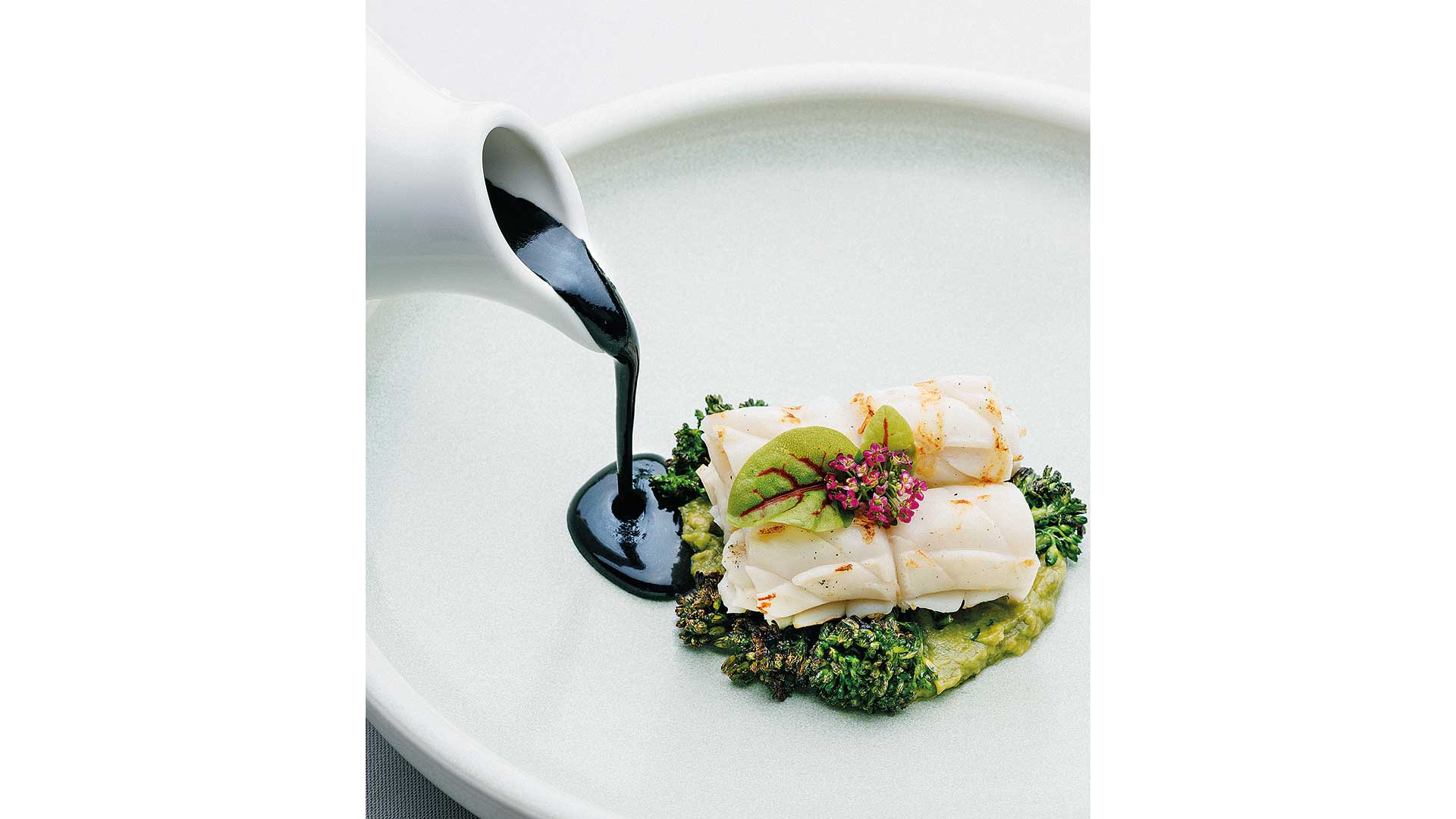 Το-Βαρούλκο-στρώνει-ξανά-τραπέζια-δίπλα-στη-θάλασσα