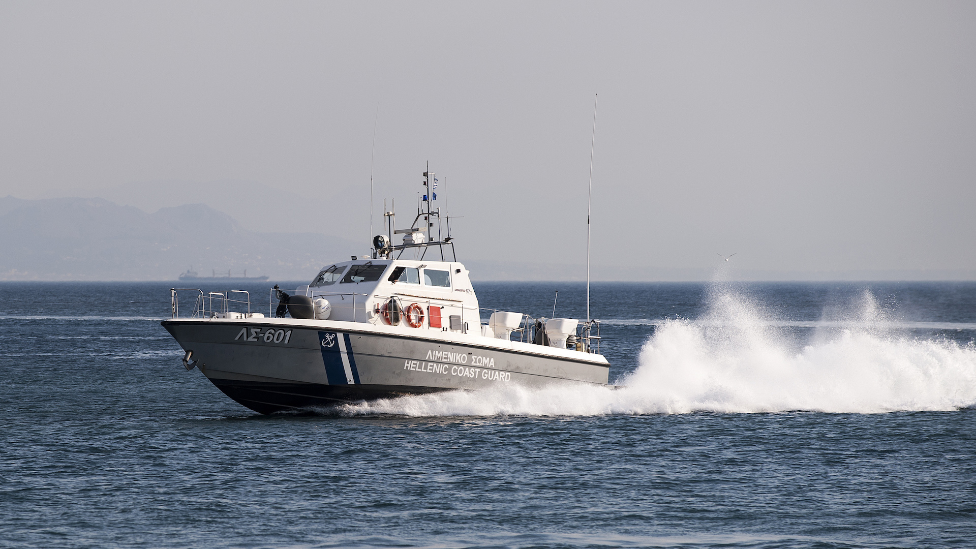 Ναυάγιο-στον-κόλπο-του-Αγίου-Ορους-–-Διασώθηκαν-4-άτομα