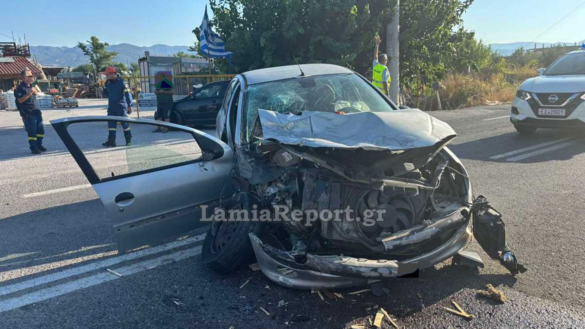 Τροχαίο-δυστύχημα-στο-Λιανοκλάδι:-ΙΧ.-καρφώθηκε-σε-νταλίκα