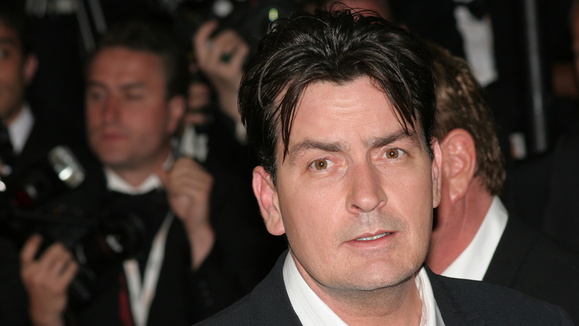 Το-μακρύ-ταξίδι-του-Τσάρλι-Σιν-μέσα-στη-νύχτα