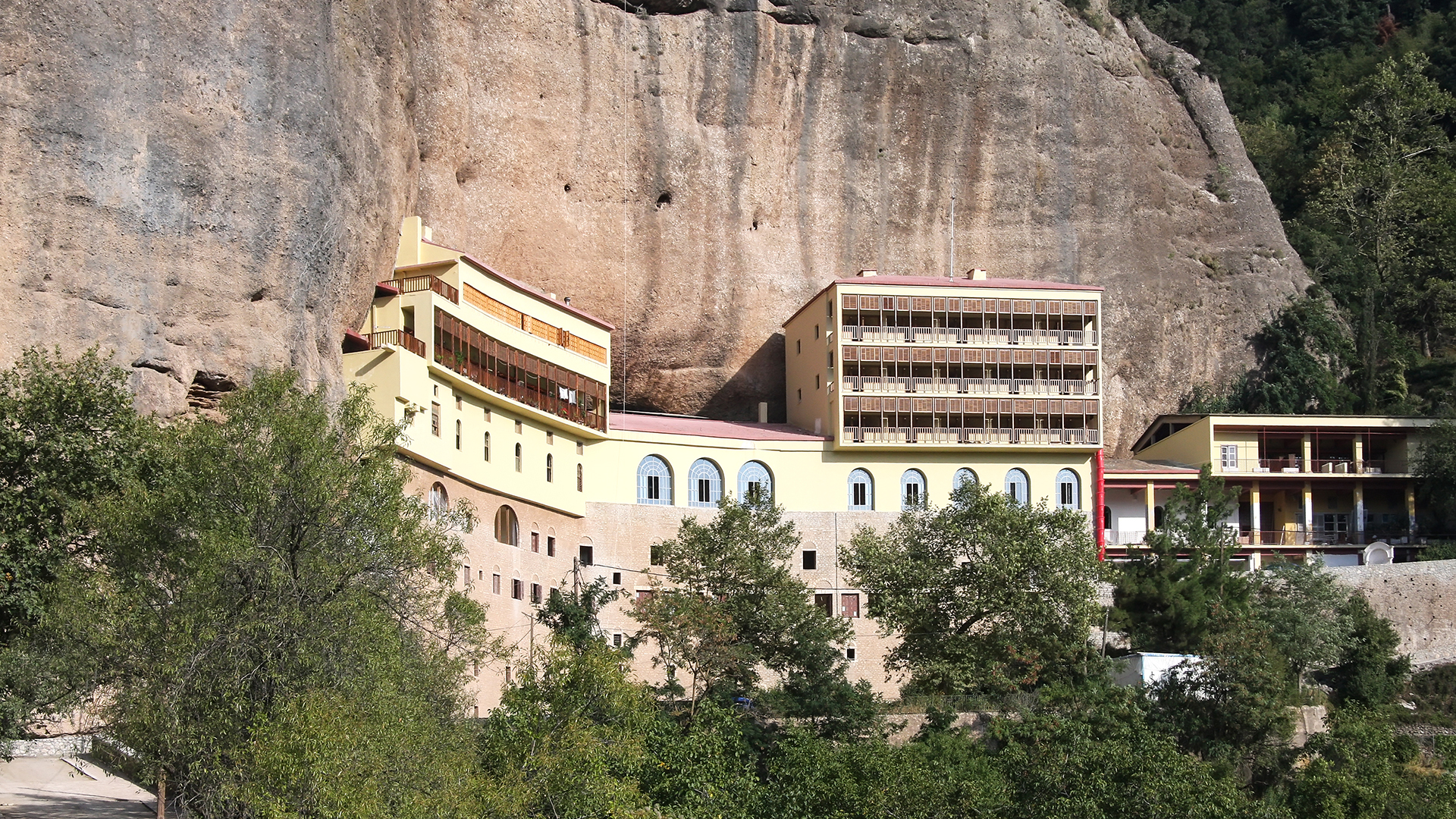 Καλάβρυτα:-Αντικαταστάθηκε-το-ηγουμενοσυμβούλιο-της-Ιεράς-Μονής-του-Μεγάλου-Σπηλαίου