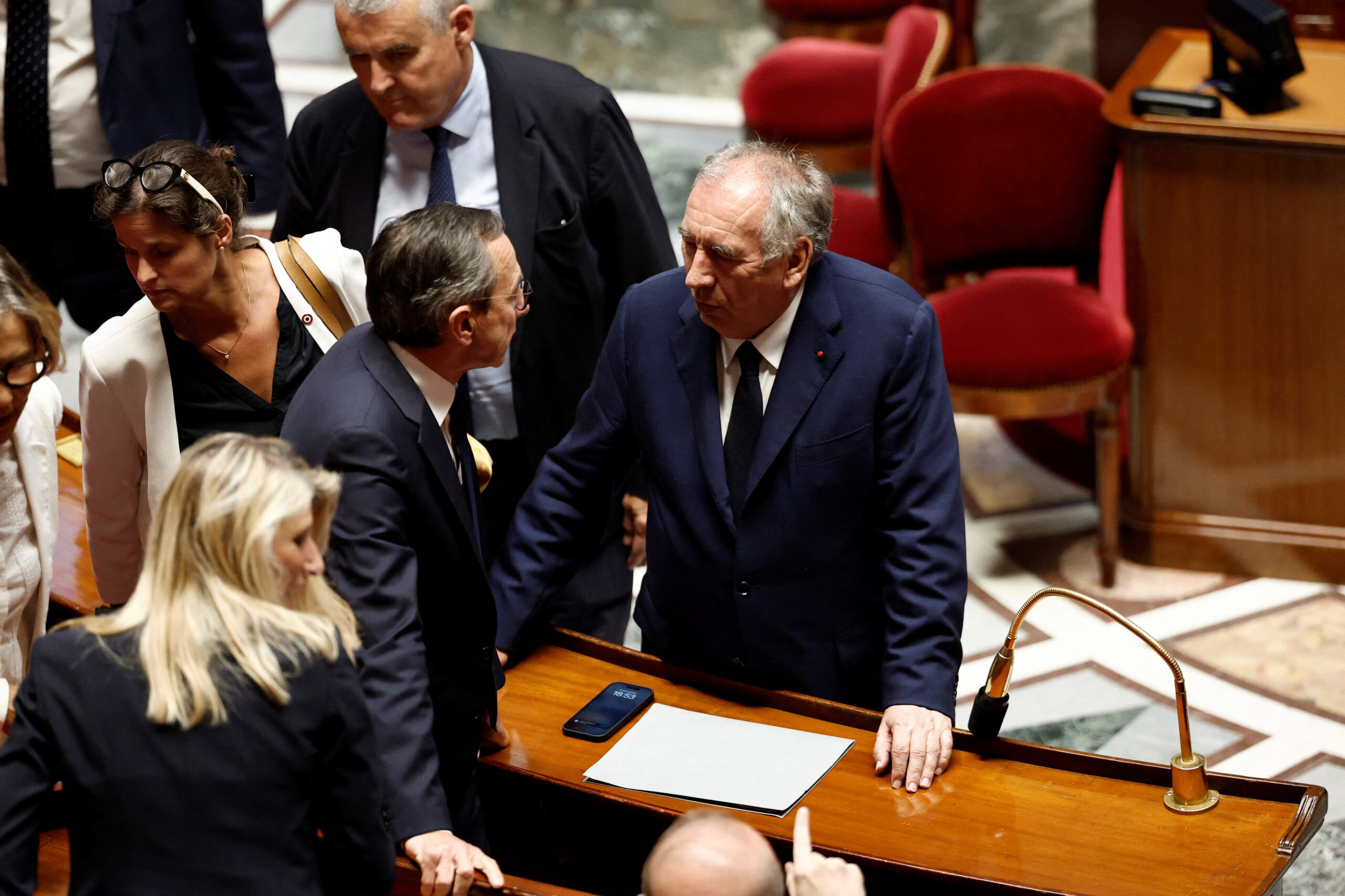 Η-αστάθεια-στο-Παρίσι-και-τα-σενάρια-της-επόμενης-ημέρας