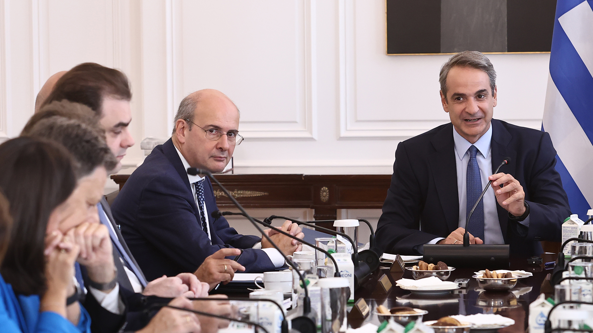 Θεωρείο:-Το-γκρουπ των-πέντε στο-whatsapp