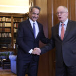 Μητσοτάκης-σε-Τασούλα:-Μειώνουμε-τους-φόρους-και-αυξάνουμε-τους-μισθούς