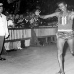 Σαν-σήμερα:-10-Σεπτεμβρίου-1960-–-Χρυσό-στον-ξυπόλυτο-μαραθωνοδρόμο-Αμπέμπε-Μπικίλα