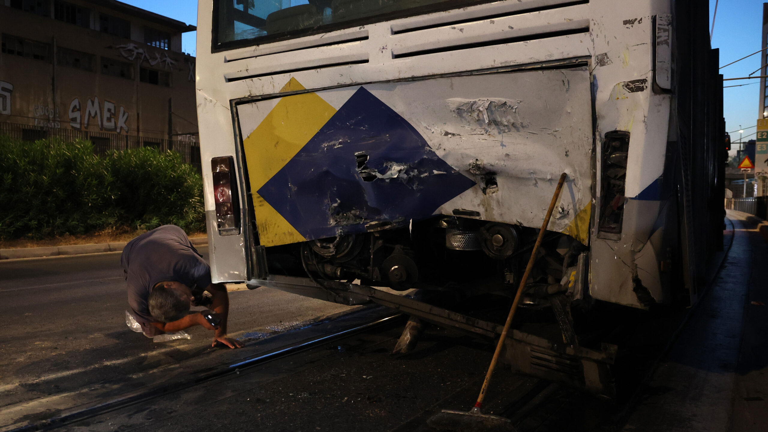 «Ξαφνικά-το-τραμ-έπεσε-πάνω-στο-λεωφορείο»-–-Μαρτυρία-στην-«Κ»