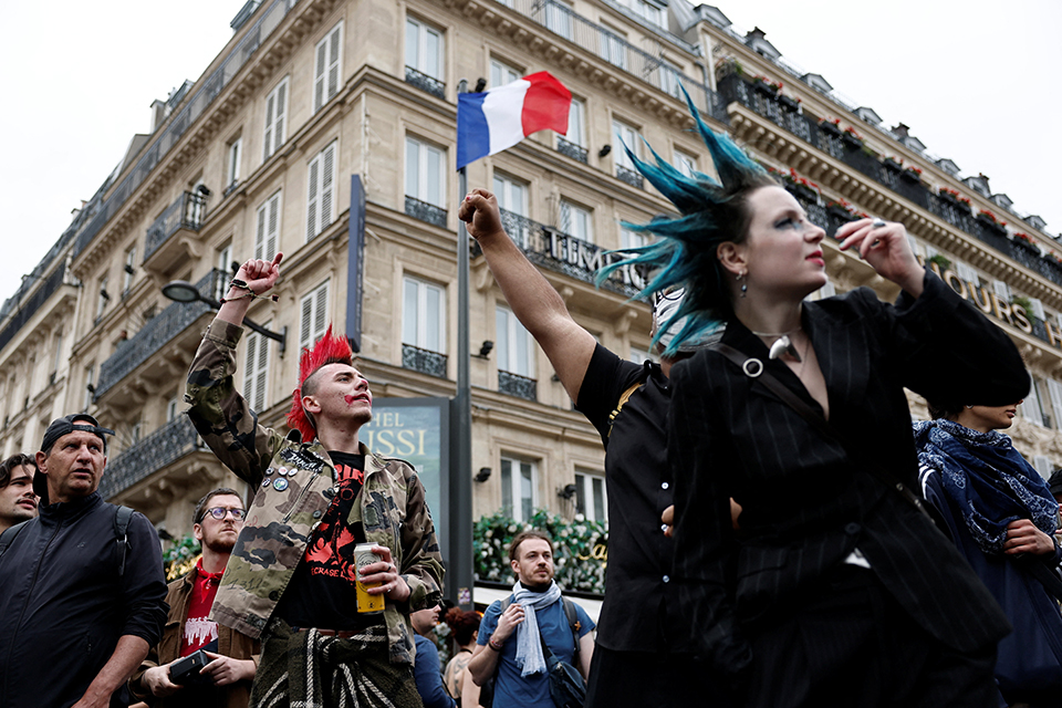 Ολοι,-μα-όλοι