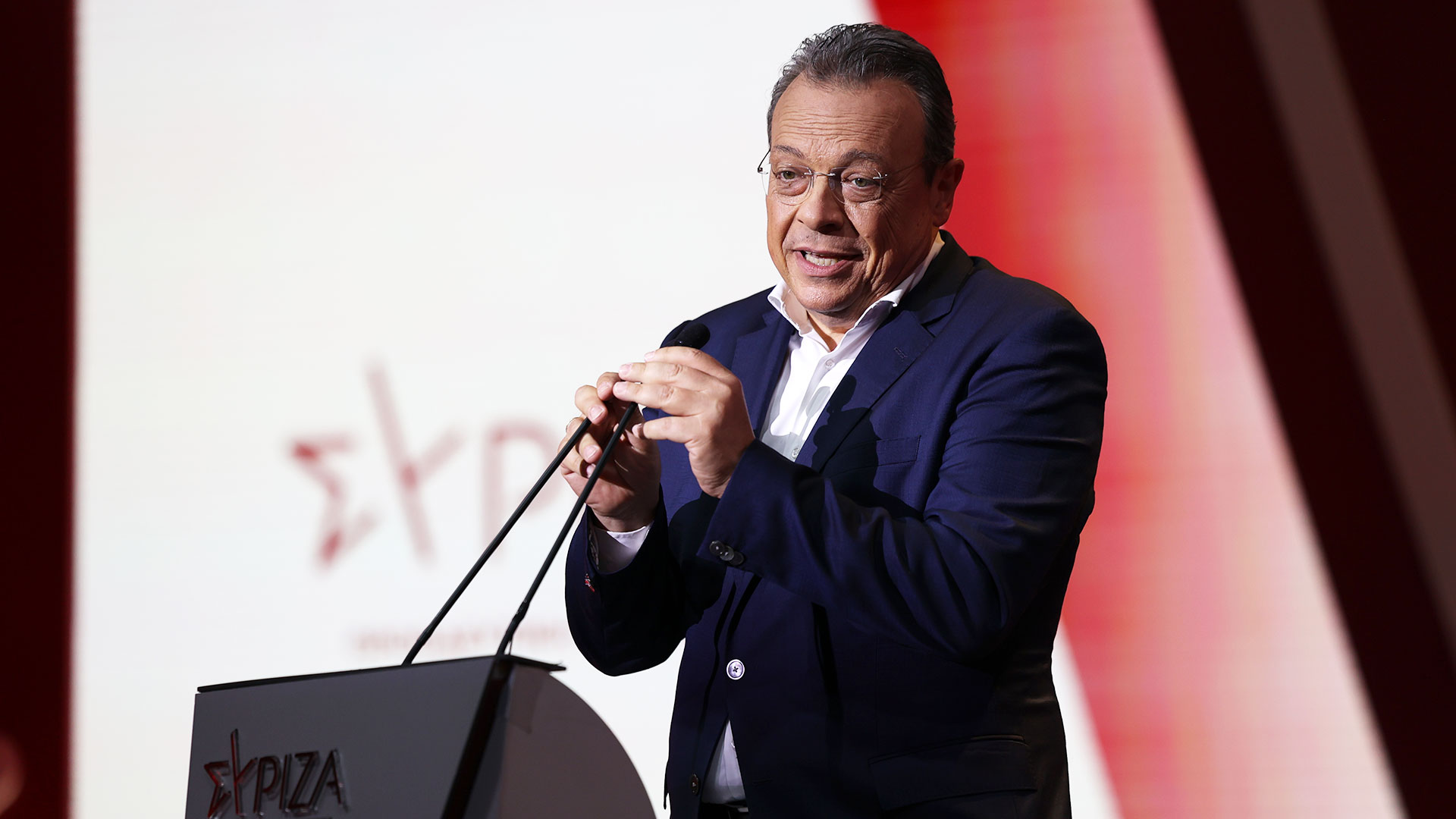 Πυρά-Φάμελλου-κατά-των-κομμάτων-της-Κεντροαριστεράς