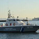 Λέσβος:-Ενοχοι-οι-αστυνομικοί-που-συνόδευαν-τον-διακινητή-που-έπεσε-από-το-πλοίο