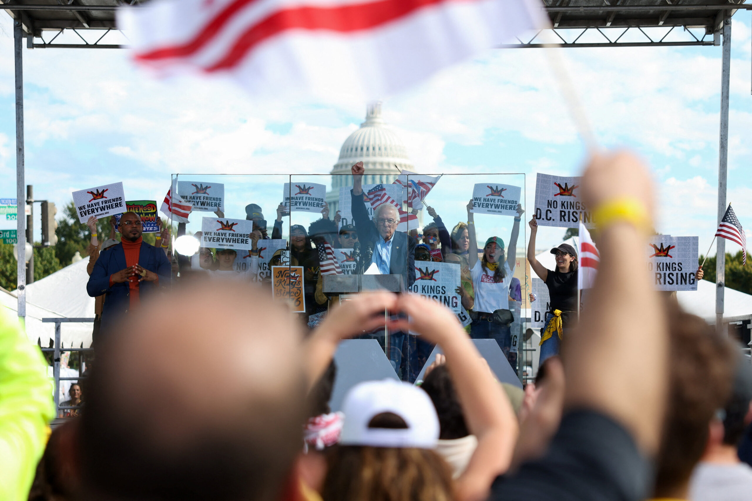 Σάντερς-στο-συλλαλητήριο-«no-kings»:-«Δεν-μισούμε-την-Αμερική-–-την-αγαπάμε»