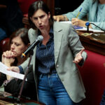 Σφοδρή-κόντρα-Μελόνι-–-Σλάιν:-«Στην-Ιταλία-κινδυνεύει-η-δημοκρατία»-–-«Παραλήρημα»