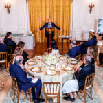 Ο-Τραμπ-ευνοεί-τους-μεγάλους-χορηγούς-του